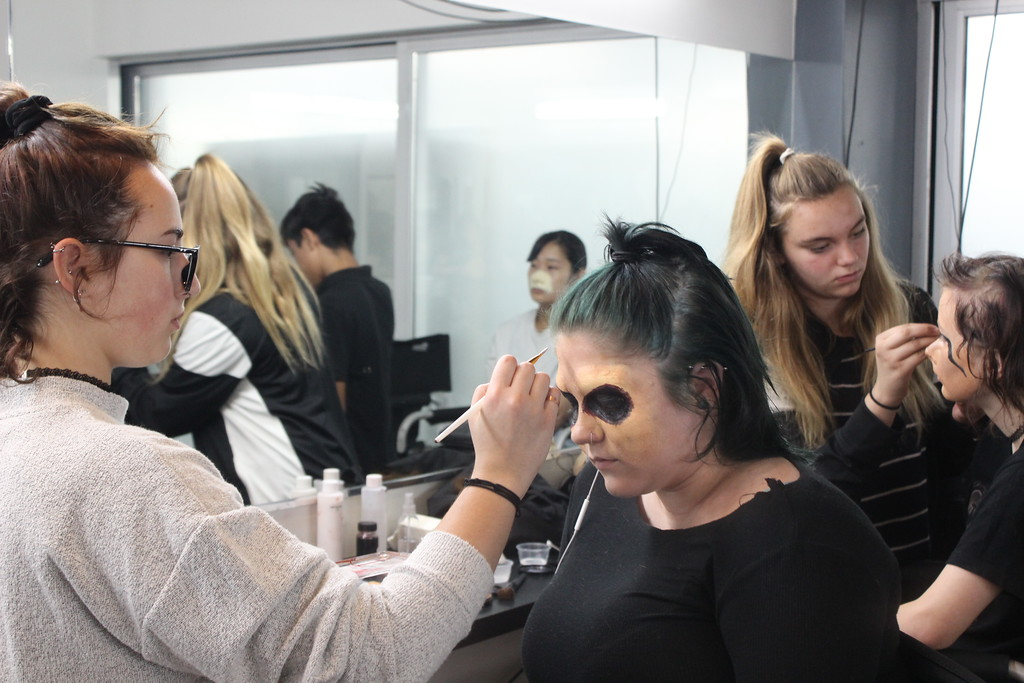 Freelance vs. Studio Work: Which SFX Career Path Should You Choose?