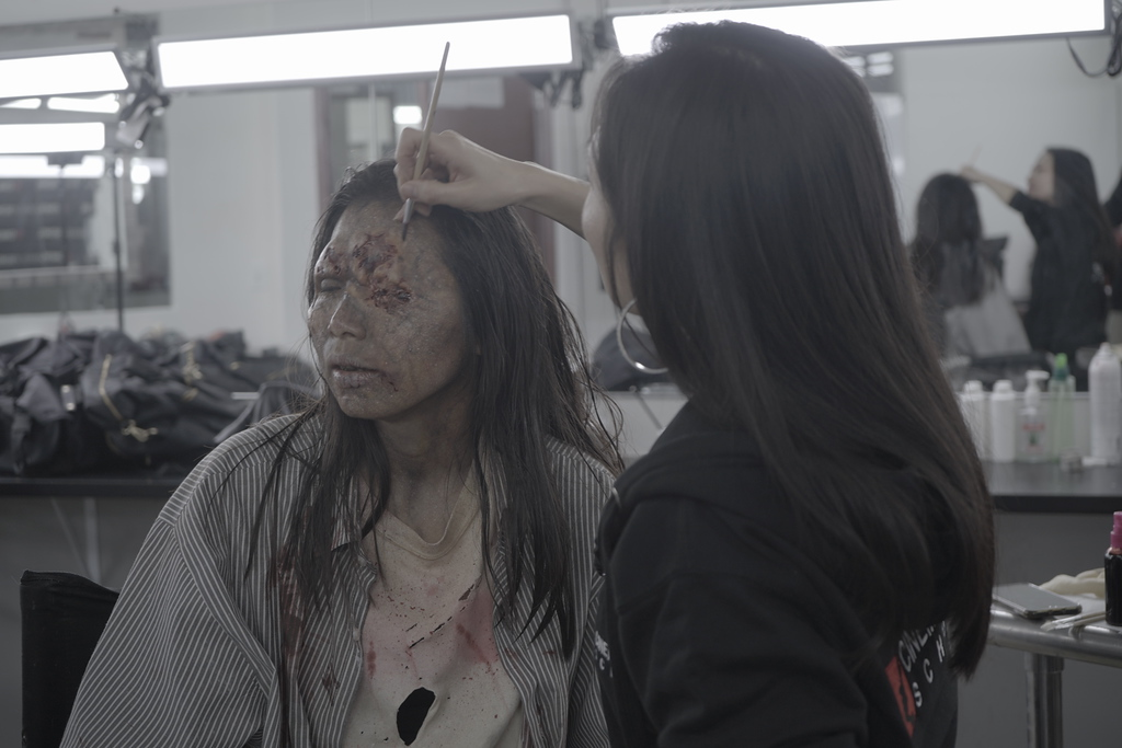 Sealing in Prosthetic Makeup